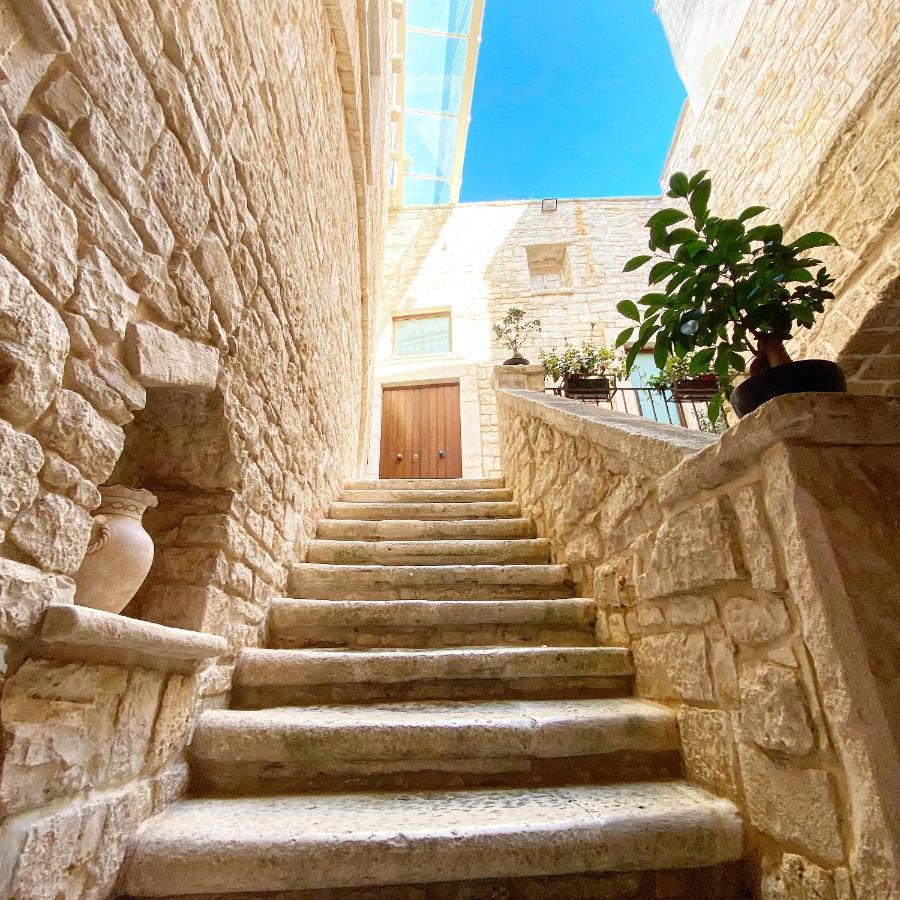 Palazzo Morola XIV Century Apartment Giovinazzo Exterior photo