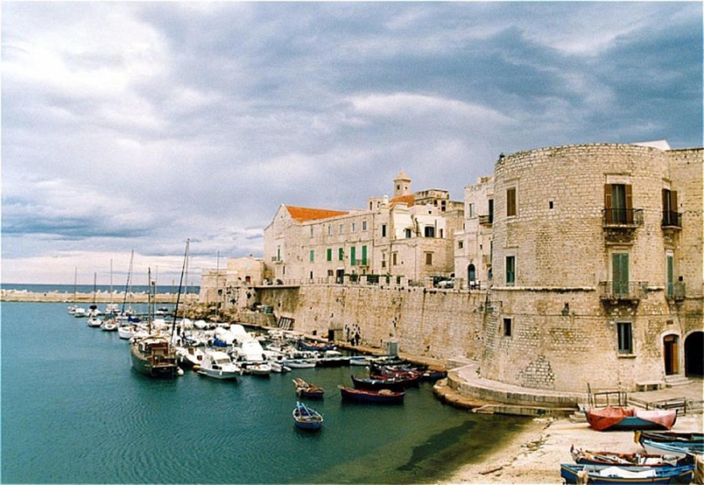 Palazzo Morola XIV Century Apartment Giovinazzo Exterior photo