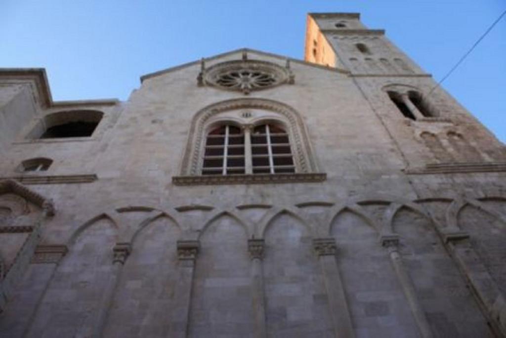 Palazzo Morola XIV Century Apartment Giovinazzo Exterior photo