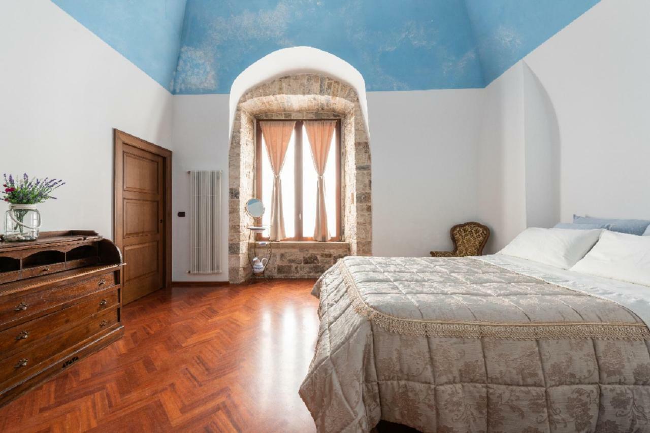 Palazzo Morola XIV Century Apartment Giovinazzo Exterior photo